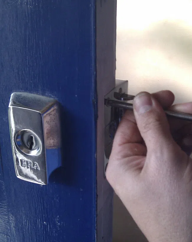 Lock Locksmith Tech West Milton, OH 937-381-9418 - locksmith-service